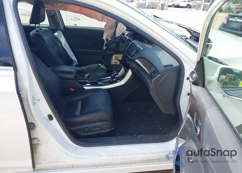 2017 Honda Accord Hybrid Touring z USA, uszkodzony, nr VIN JHMCR6F75HC007142